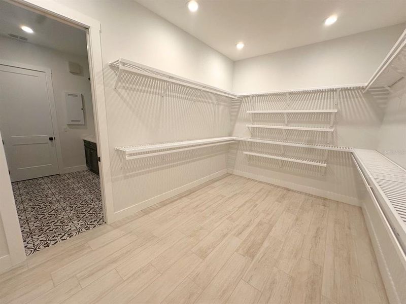 Spacious, unfurnished interior of a new home in , Winter Haven (Image 27).