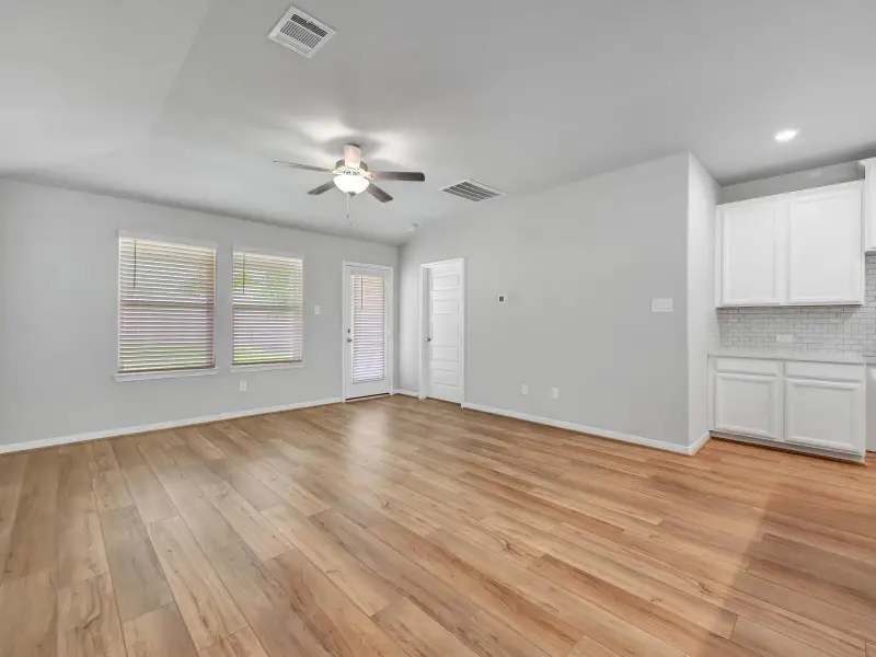 Photo is not of the actual home, but is an inspirational photo of builder’s model home and may depict options, furnishings, and/or decorator features that are not included Photo is not of the actual home, but is an inspirational photo of builder’s model home and may depict options, furnishings, and/or decorator features that are not included