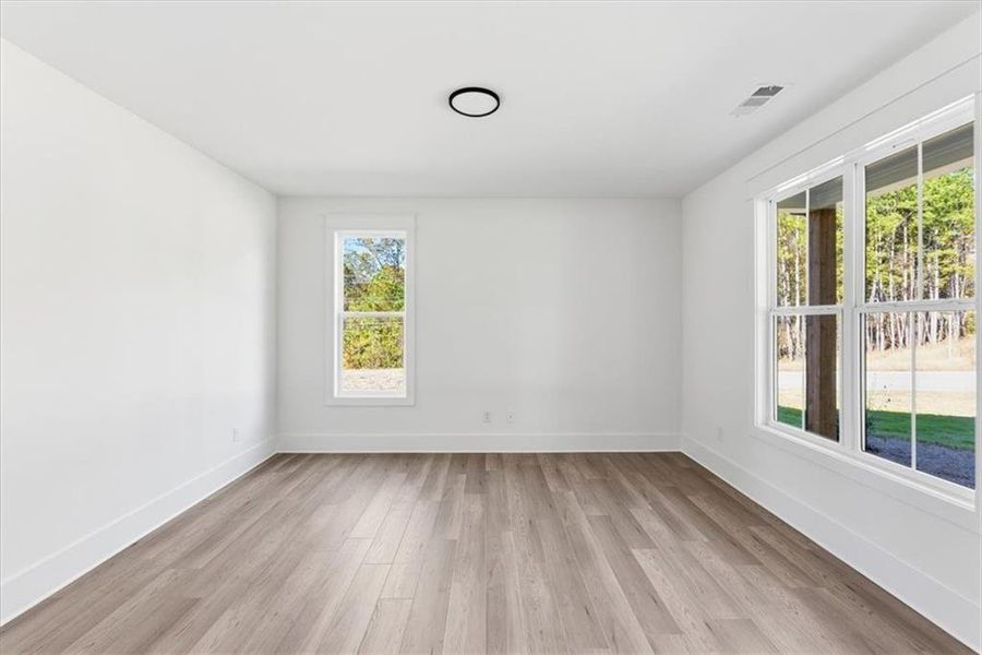 Spacious, unfurnished interior of a new home in , Waleska (Image 16).