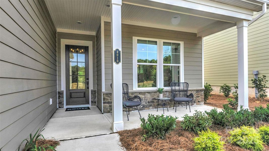 Model photo used for reference