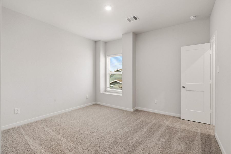 Spacious, unfurnished interior of a new home in Fulshear Lakes, Fulshear (Image 16). Spacious, unfurnished interior of a new home in Fulshear Lakes, Fulshear (Image 16).