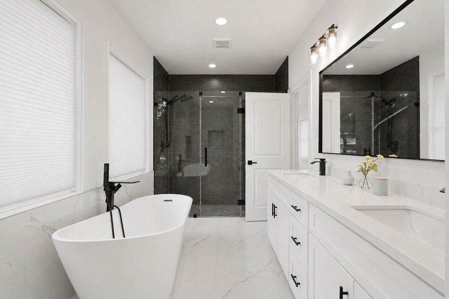 Luxurious spa-like ensuite Luxurious spa-like ensuite