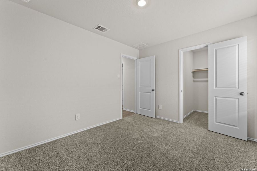 Spacious, unfurnished interior of a new home in Navarro Fields, Seguin (Image 11).