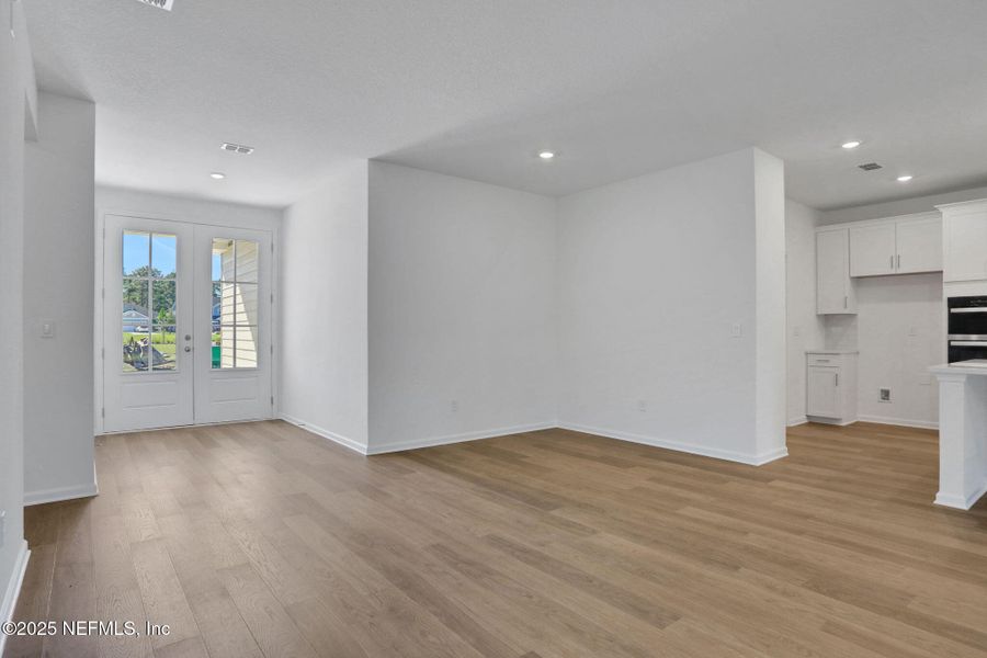 Spacious, unfurnished interior of a new home in , Green Cove Springs (Image 34).