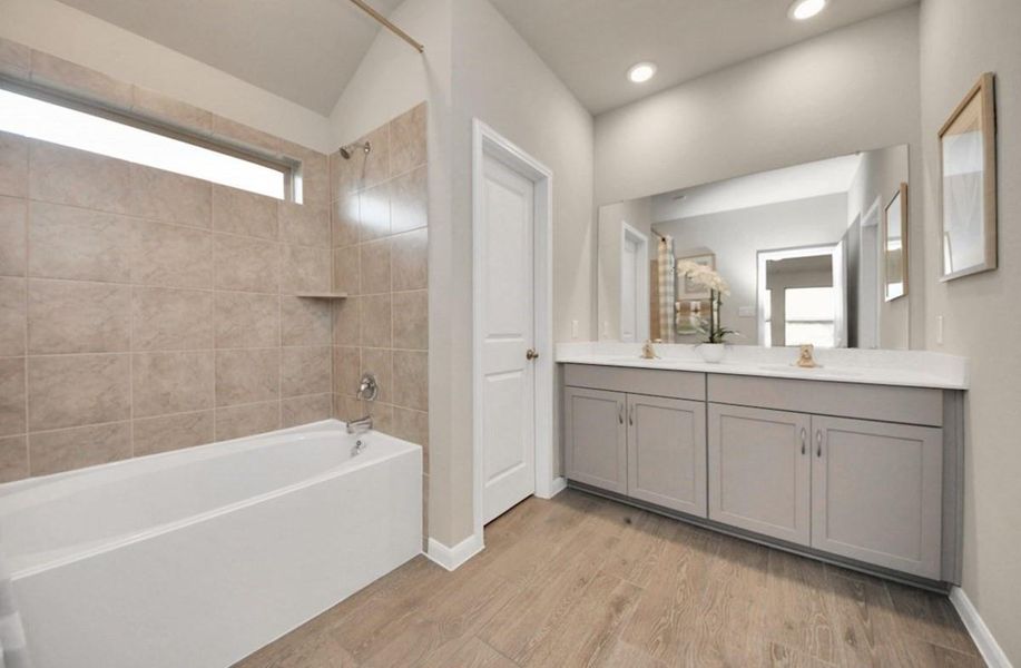 Furnished interior view inside a new home in Montgomery Ridge: Founders Collection, Montgomery (Image 7).
