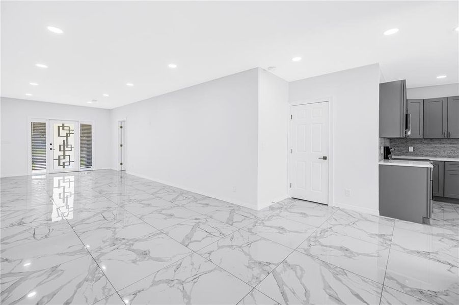 Spacious, unfurnished interior of a new home in , St. Petersburg (Image 15).