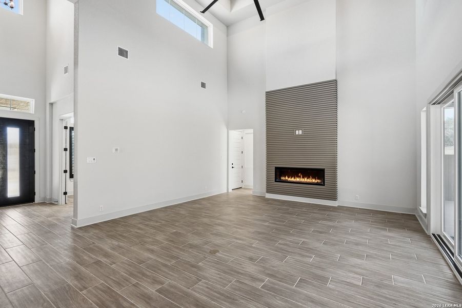 Spacious, unfurnished interior of a new home in Heimer Estates at Garden Ridge, San Antonio (Image 42).