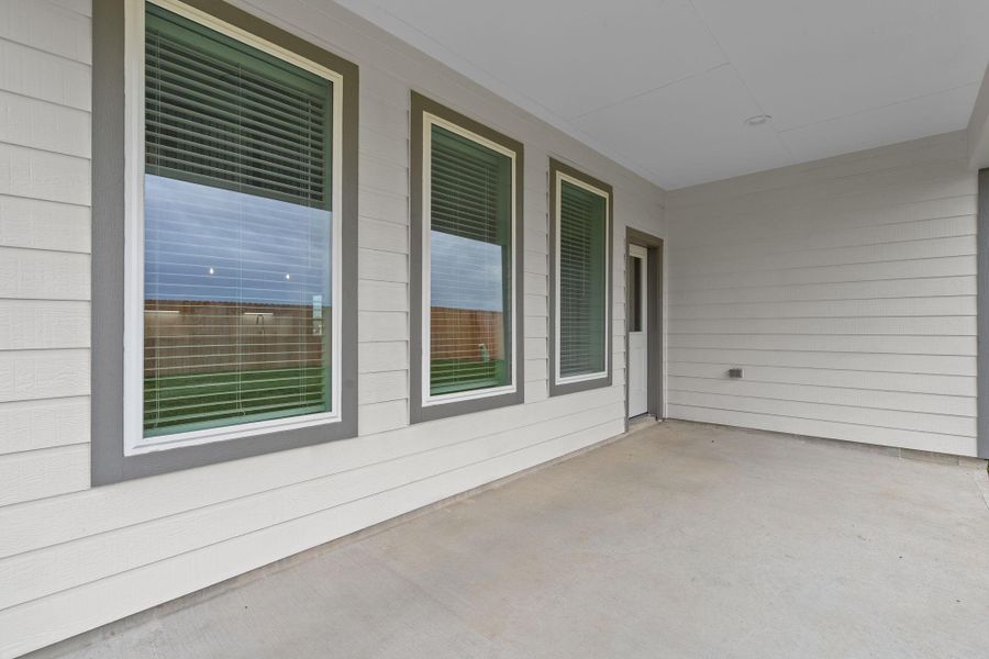 Exterior details and patio area of a home in Huntington Place, Rosharon (Image 4). Exterior details and patio area of a home in Huntington Place, Rosharon (Image 4).