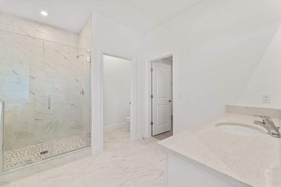 US_SEF_SALINA_LOT 19_owners bath