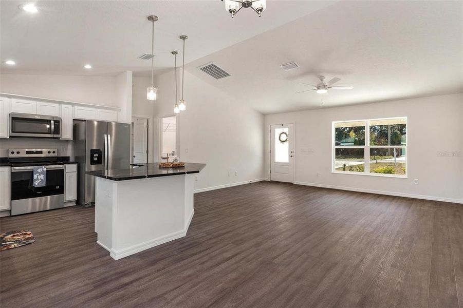 Spacious, unfurnished interior of a new home in , Leesburg (Image 19).
