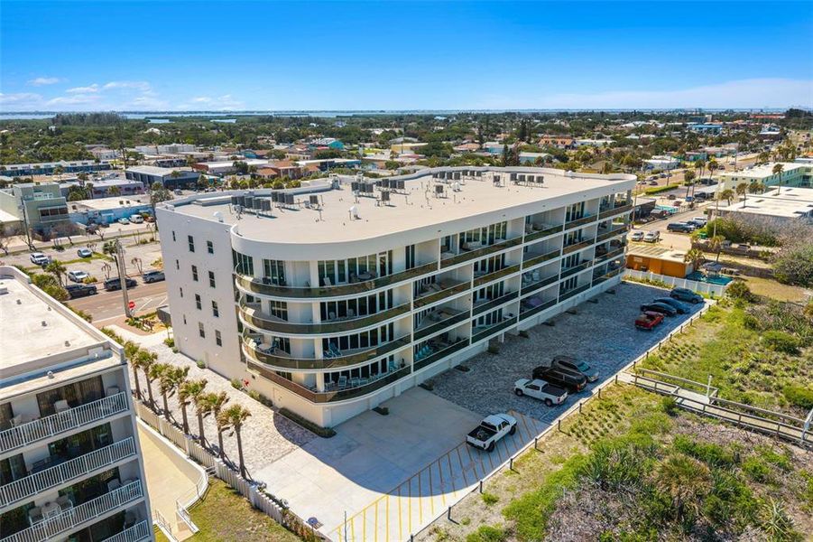 Condo located in Cocoa Beach, FL showcasing its design and architecture (Image 31).