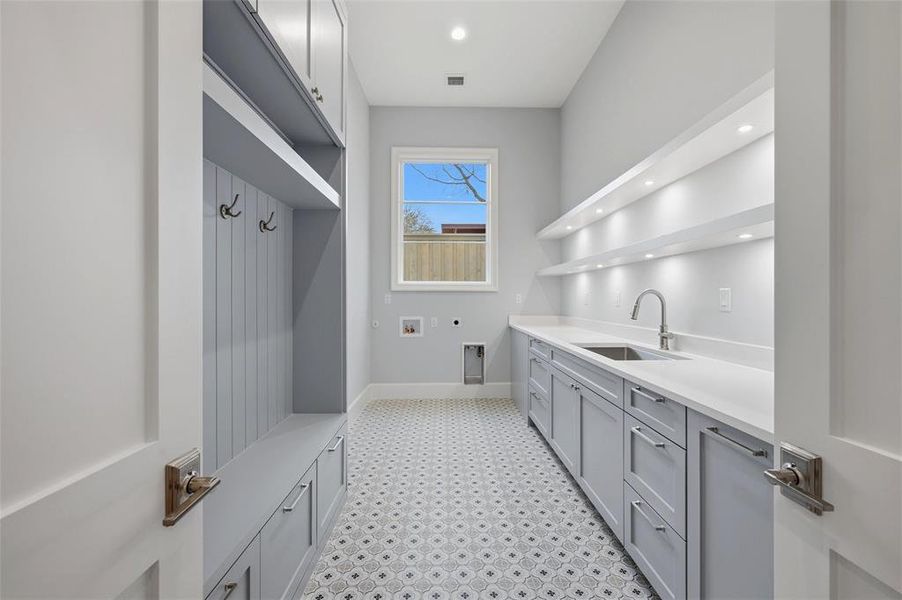 Furnished interior view inside a new home in , Dallas (Image 13).