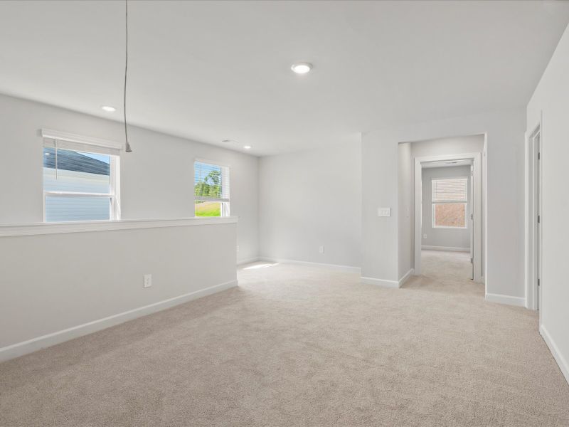 Welcome to the Lennon floorplan at Creek Ridge - Heritage Collection.