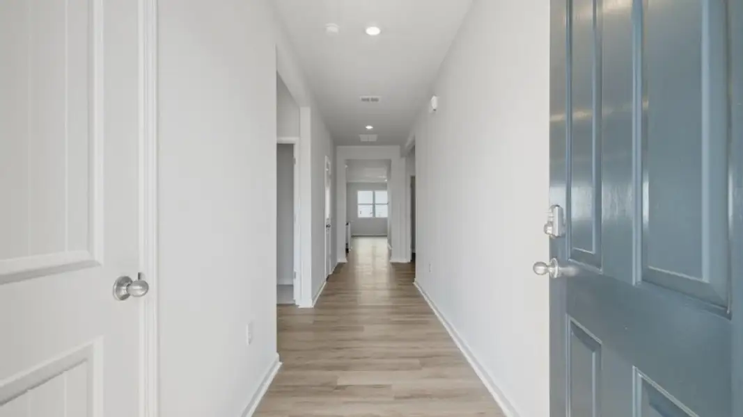 Spacious, unfurnished interior of a new home in Northberry, Rome (Image 17).