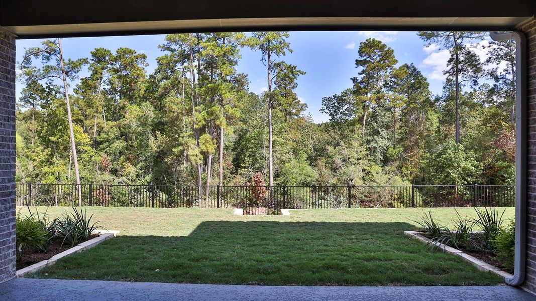 Exterior details and patio area of a home in Evergreen 70', Conroe (Image 2).