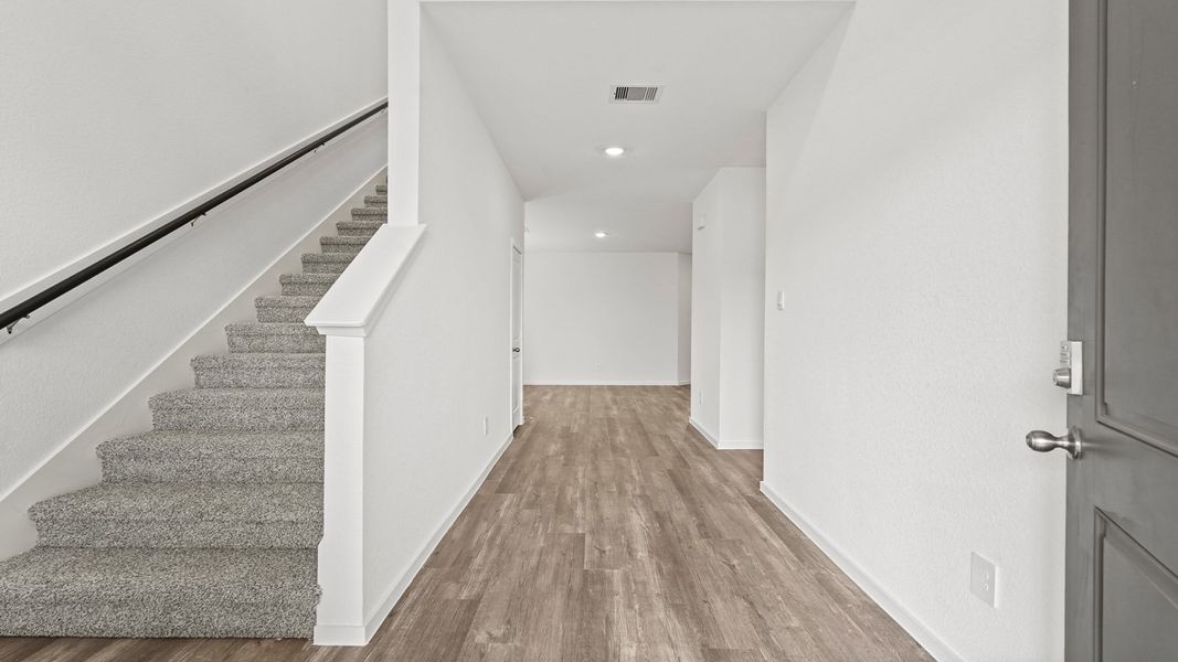 Spacious, unfurnished interior of a new home in Sunterra, Katy (Image 11).