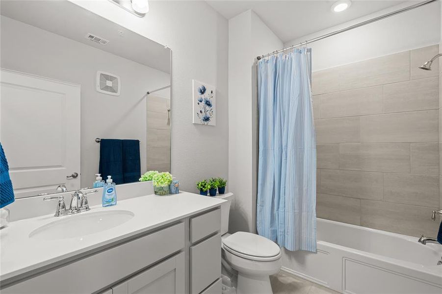 Furnished interior view inside a new home in , Allen (Image 24). Furnished interior view inside a new home in , Allen (Image 24).