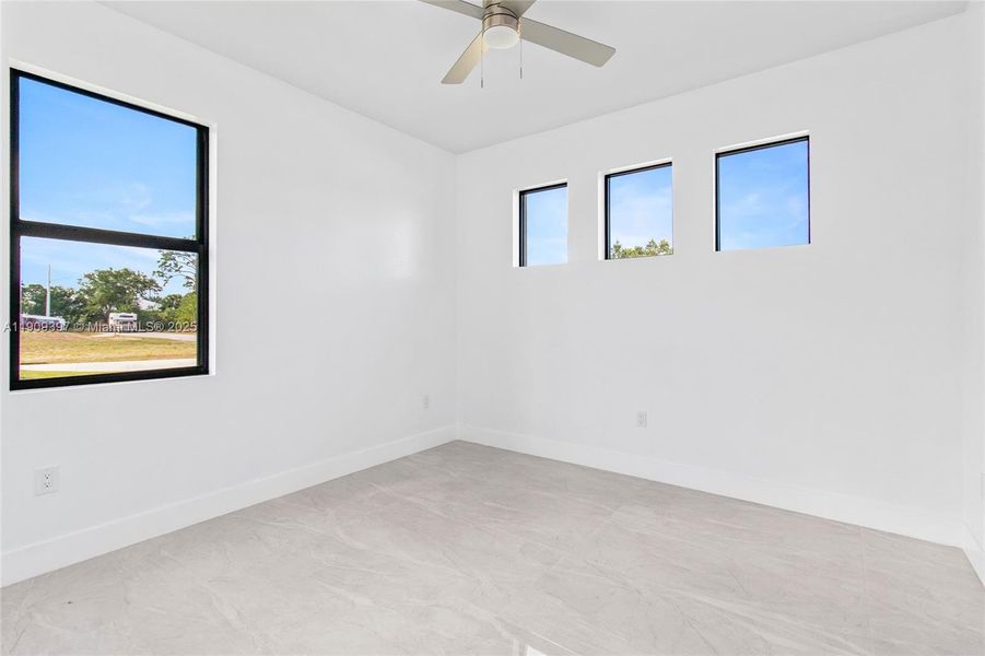 Spacious, unfurnished interior of a new home in , Lehigh Acres (Image 16).