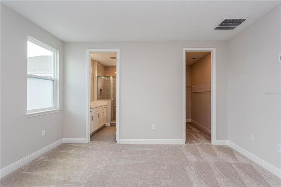 Spacious, unfurnished interior of a new home in , Orlando (Image 19).
