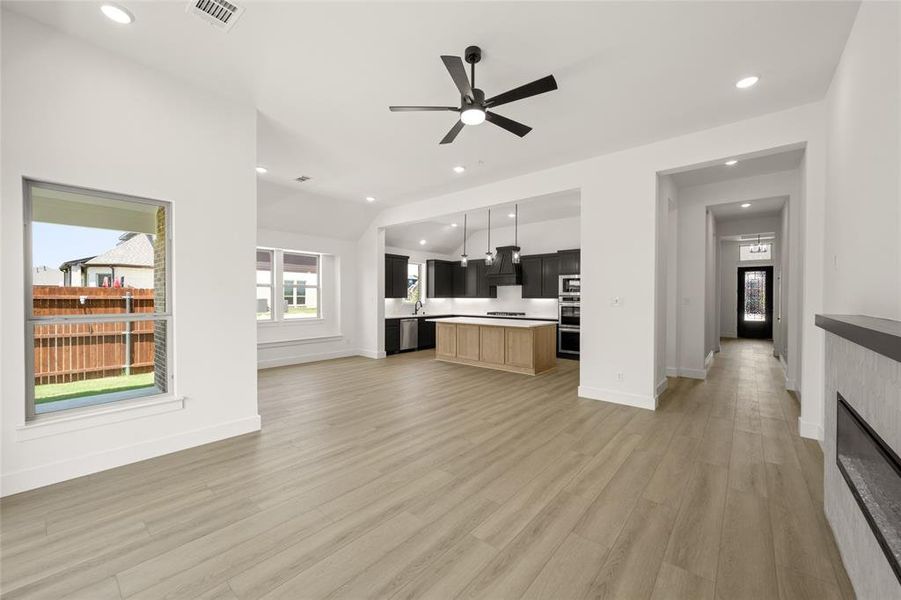 317 Willie- Living Room-2