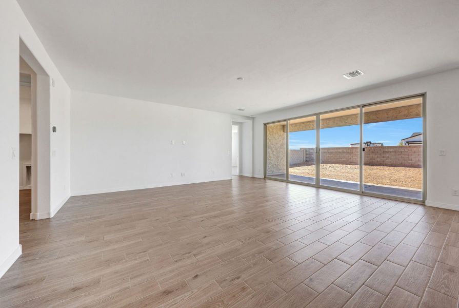 Spacious, unfurnished interior of a new home in Tierra Vistoso, Surprise (Image 8).