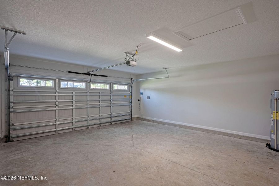 Spacious, unfurnished interior of a new home in , Jacksonville (Image 22).