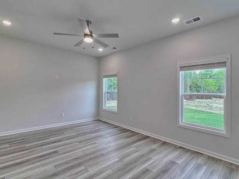 Spacious, unfurnished interior of a new home in Amber Hill, West Columbia (Image 17).