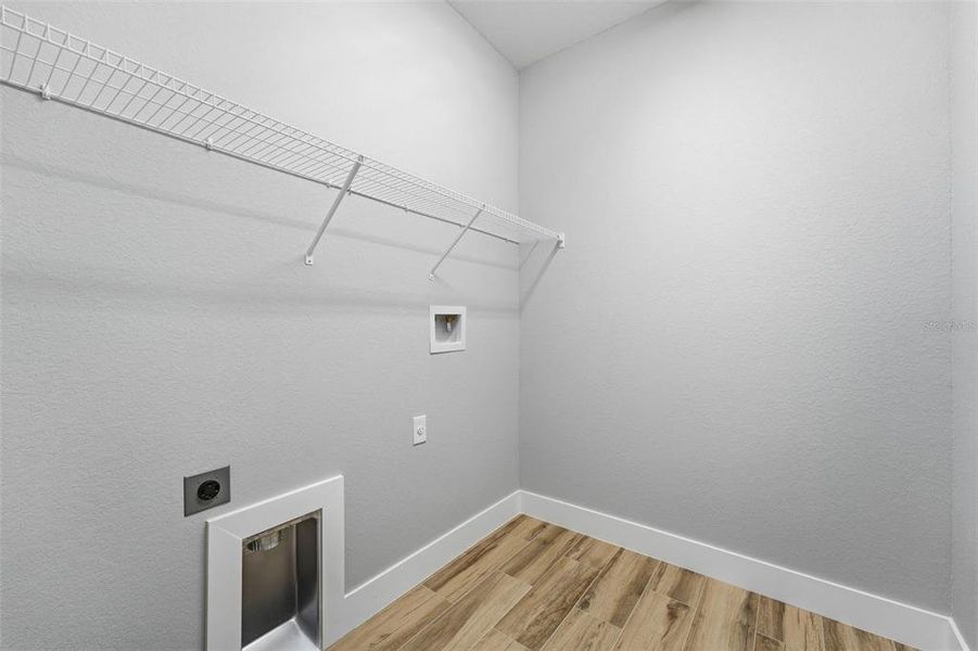 Spacious, unfurnished interior of a new home in , Port Charlotte (Image 29).