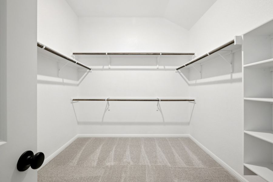 Spacious, unfurnished interior of a new home in Porter Country, Buda (Image 35).