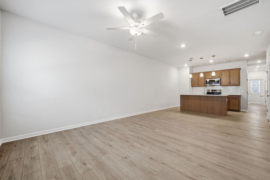 Spacious, unfurnished interior of a new home in Lakeview Village, Charlotte (Image 14).