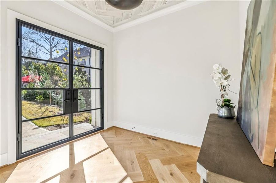 Spacious, unfurnished interior of a new home in , Atlanta (Image 36).