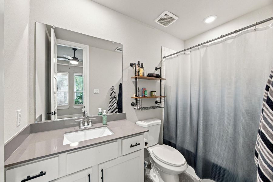 Furnished interior view inside a new home in , Tomball (Image 12).