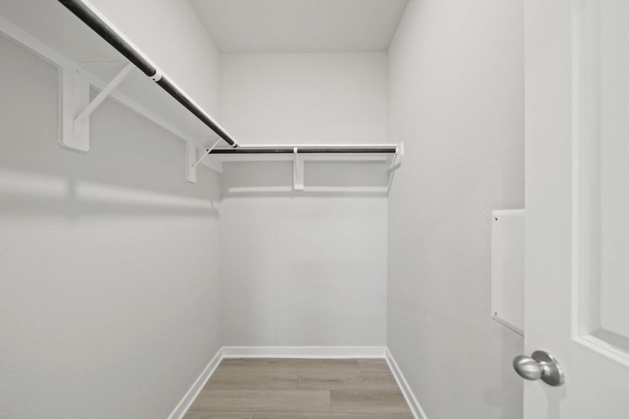 Spacious, unfurnished interior of a new home in Laurel Landing, Alvin (Image 20).