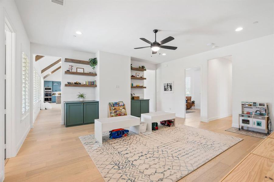 Versatile layout can remain open or be enclosed for added privacy.