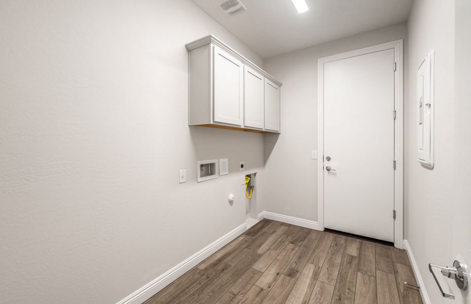 Spacious, unfurnished interior of a new home in Parkside at Anthem at Merrill Ranch, Florence (Image 29).