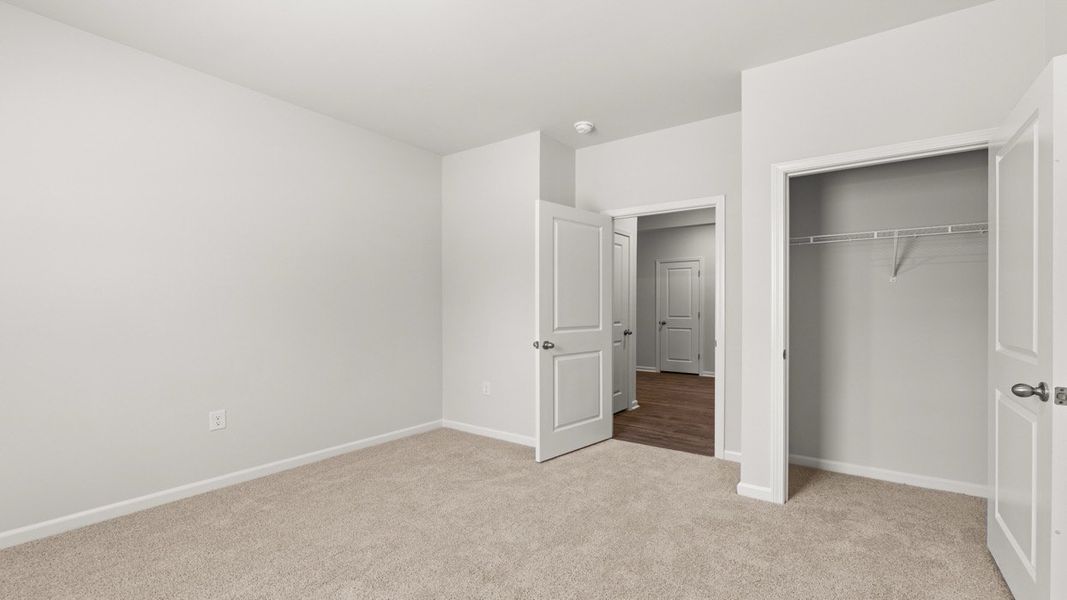 Spacious, unfurnished interior of a new home in Chukker Creek Landing, Aiken (Image 25).