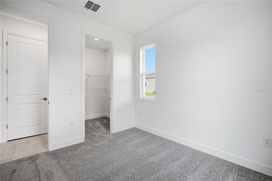 Spacious, unfurnished interior of a new home in Glen Lakes, Weeki Wachee (Image 15).