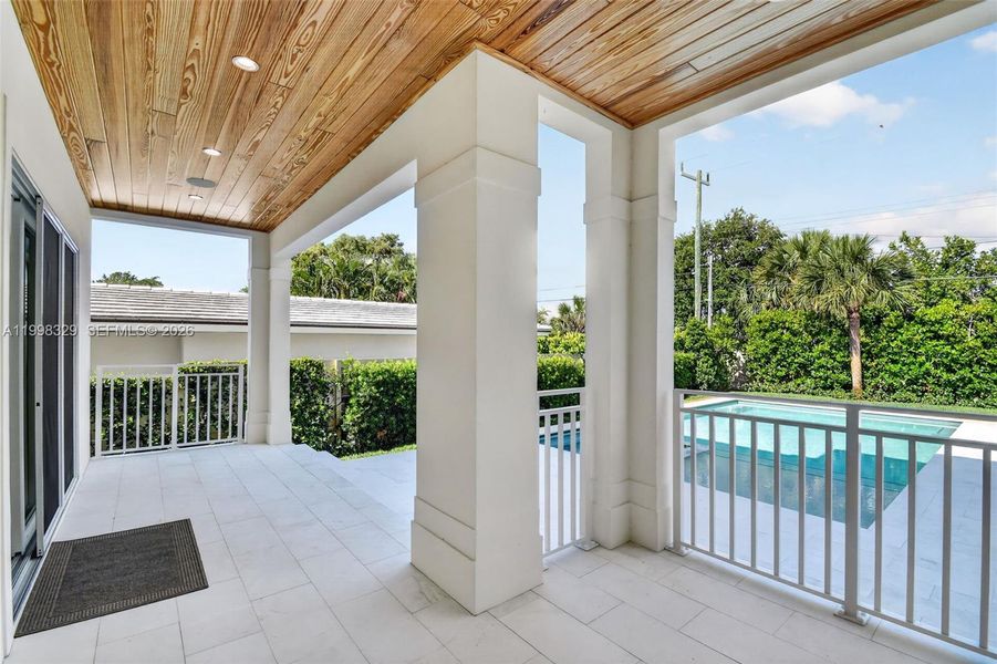 Exterior details and patio area of a home in , Lake Worth (Image 28).