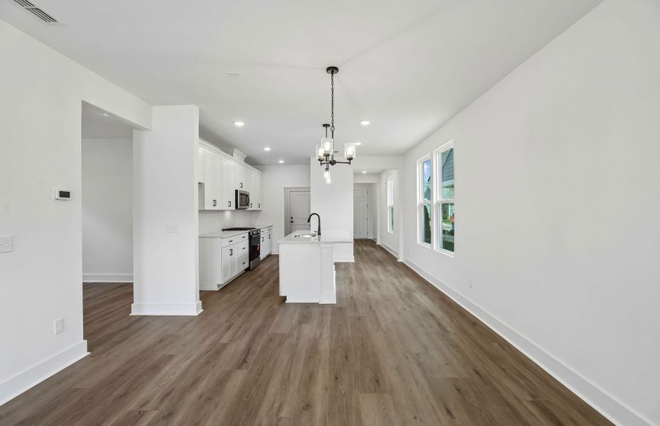 Spacious, unfurnished interior of a new home in Del Webb Barton Village, Lebanon (Image 34).