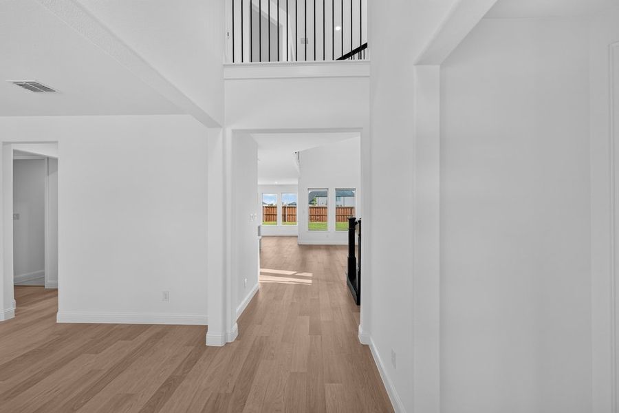 Spacious, unfurnished interior of a new home in Cross Creek Meadows, Celina (Image 41).