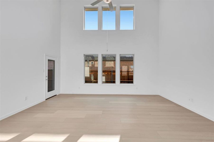 Spacious, unfurnished interior of a new home in Tarrytown, Crowley (Image 24).