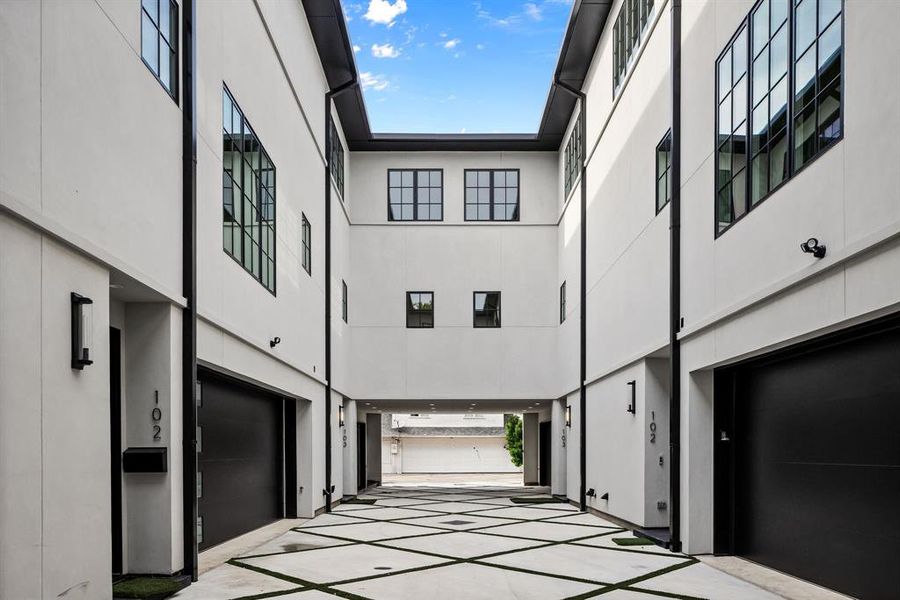 Exterior details and patio area of a home in , Dallas (Image 3).