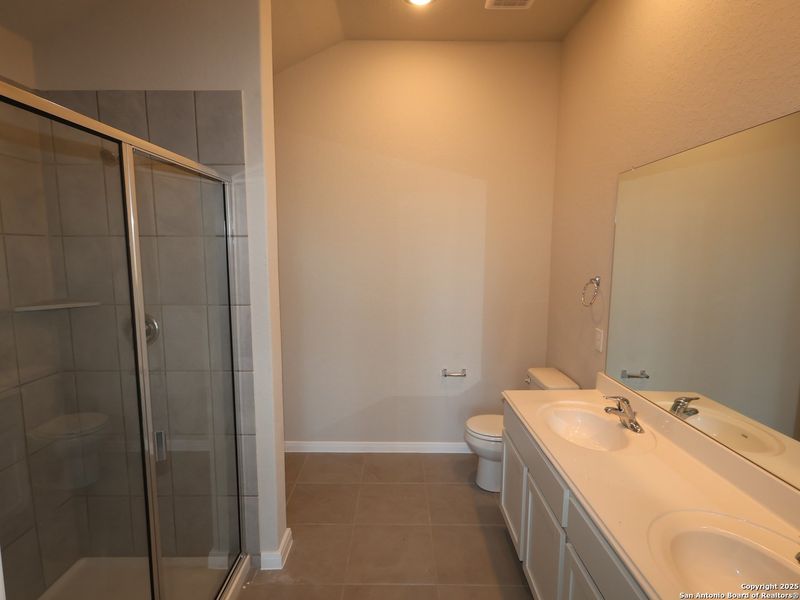 Furnished interior view inside a new home in Agave, San Antonio (Image 10).