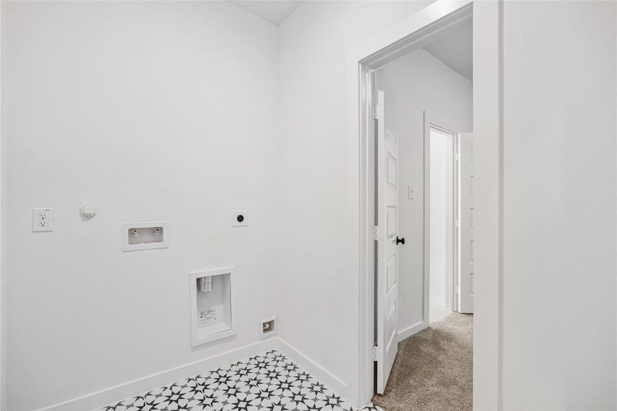 Spacious, unfurnished interior of a new home in Ashland, Angleton (Image 22).