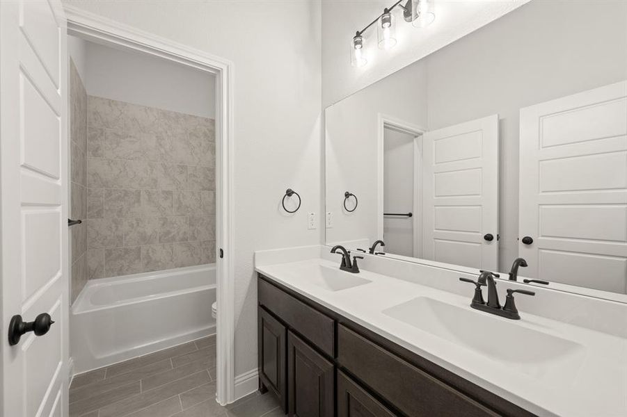 DFW-Redden Farms-Concept 2622-3457 Shorthorn Lane-BathroomRisewell Homes-1