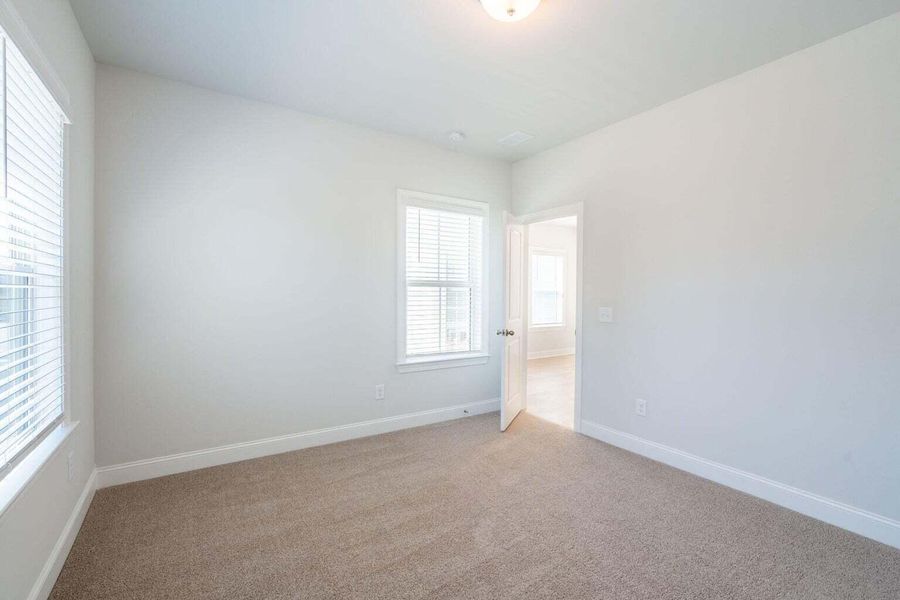 Spacious, unfurnished interior of a new home in Sweetgrass Station, Summerville (Image 24).