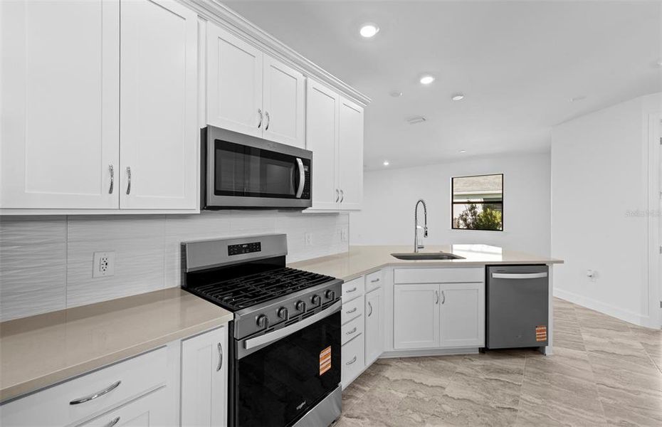 Furnished interior view inside a new home in Del Webb Catalina, Lakewood Ranch (Image 6).