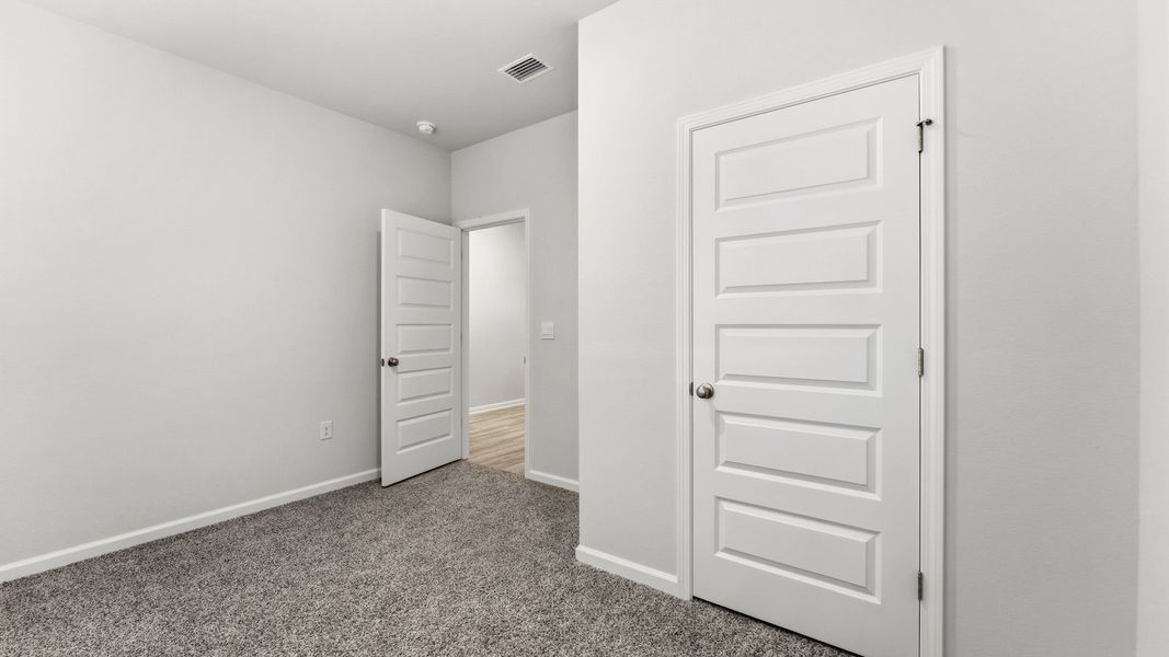 Spacious, unfurnished interior of a new home in Hodges Bayou Plantation, Panama City (Image 27).