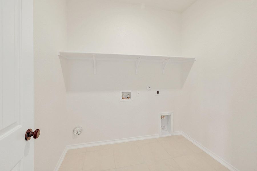 Spacious, unfurnished interior of a new home in River Bluff, Leander (Image 26).