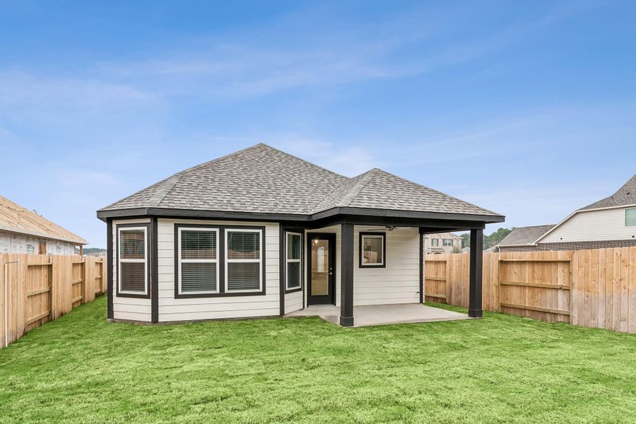 Exterior details and patio area of a home in Sorella, Tomball (Image 21).